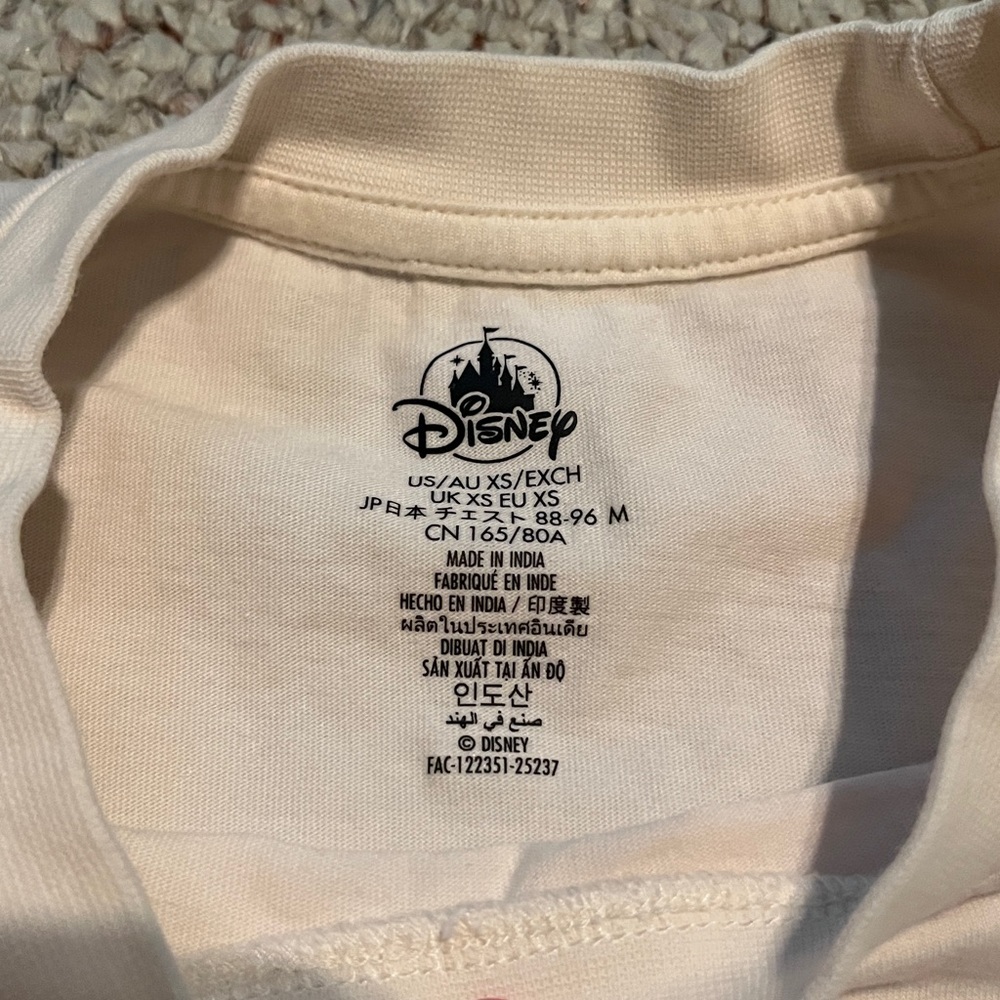 Disney Holiday T-shirt - Picture 2 of 6
